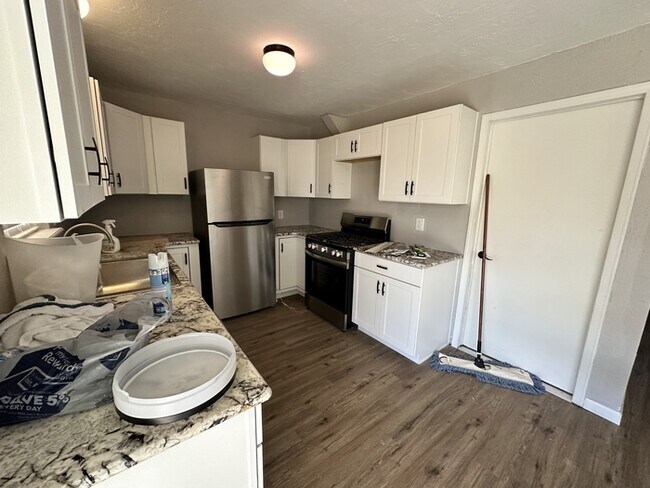 Building Photo - 202 Dianna Dr