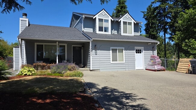 Building Photo - Heart of Puyallup Stunner; a Must See!