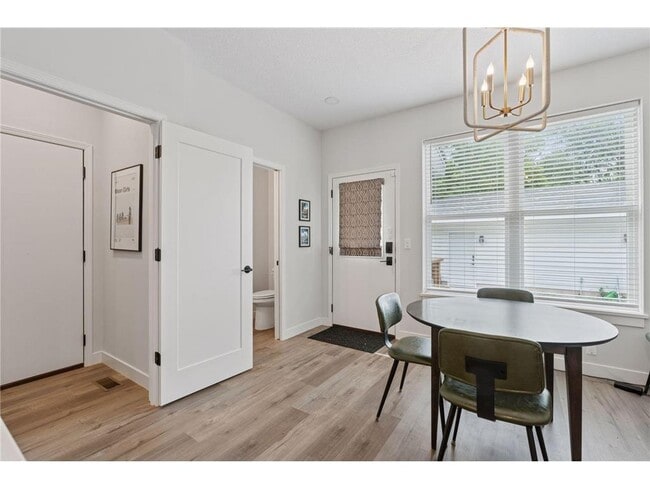 Building Photo - 2320 Priscilla St