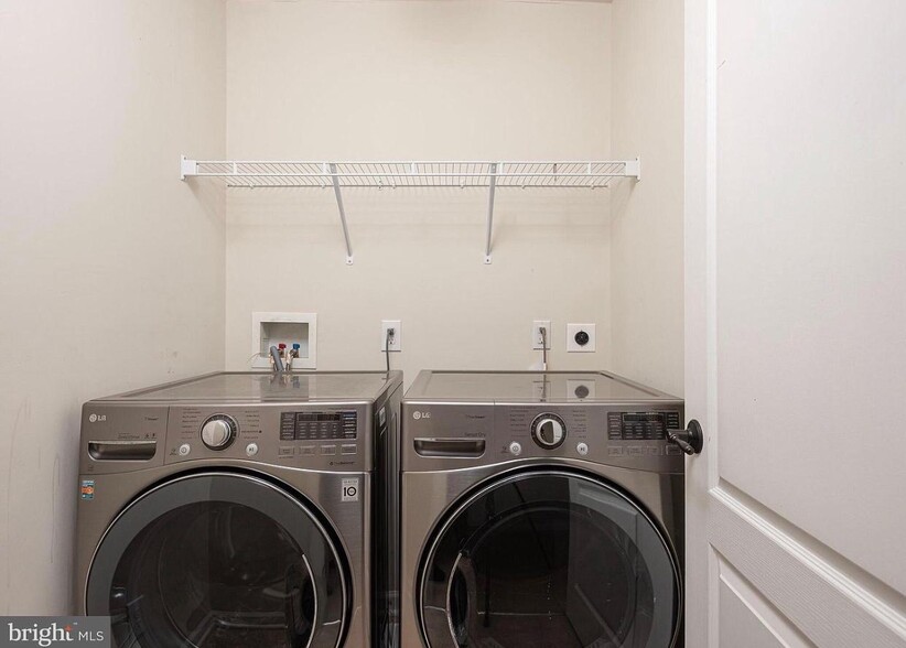 Building Photo - 710 N Haines Cir