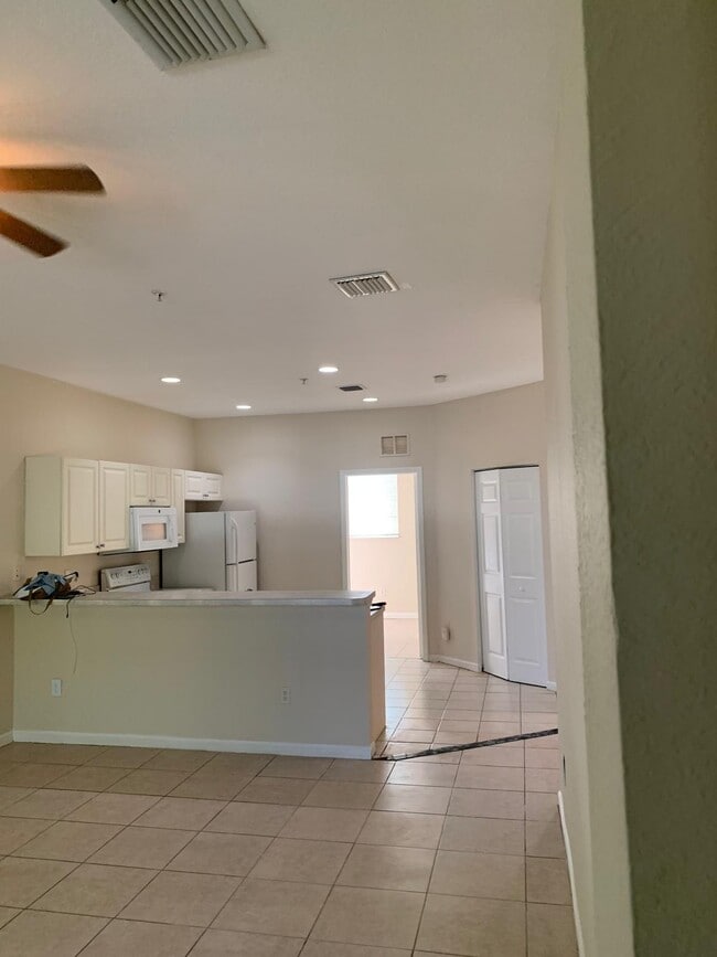 Building Photo - 1966 Freeport Dr