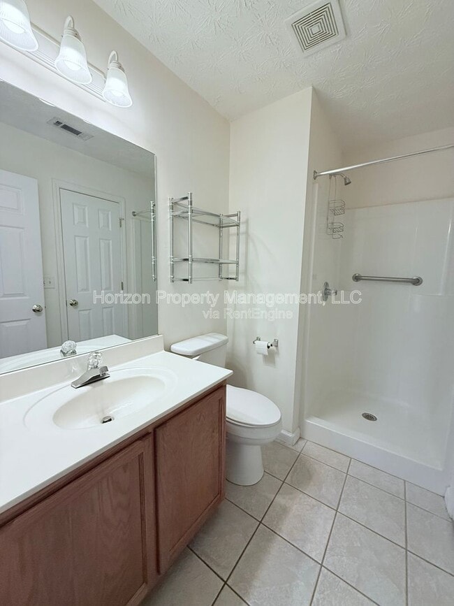 Building Photo - 3975 Hidden Hollow Dr