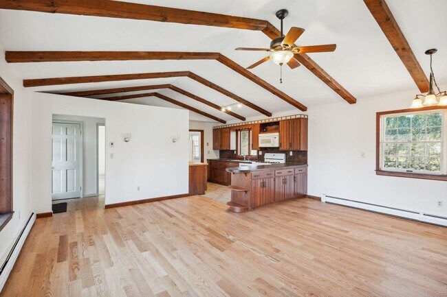 Building Photo - 17 Hillside Rd