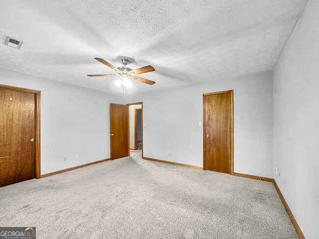 Building Photo - 290 Cornwallis Way