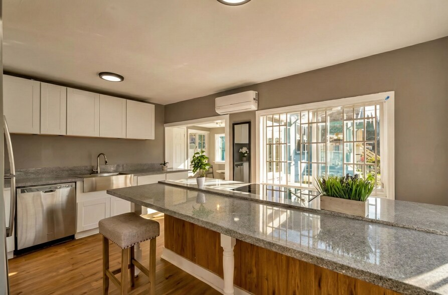 Building Photo - 8401 Plymouth St