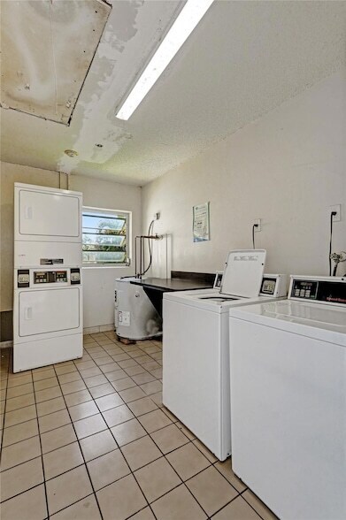 Building Photo - 5140 SW 40th Ave