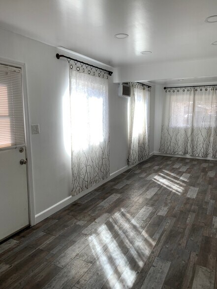 View of back door - 14520 Pontlavoy Ave