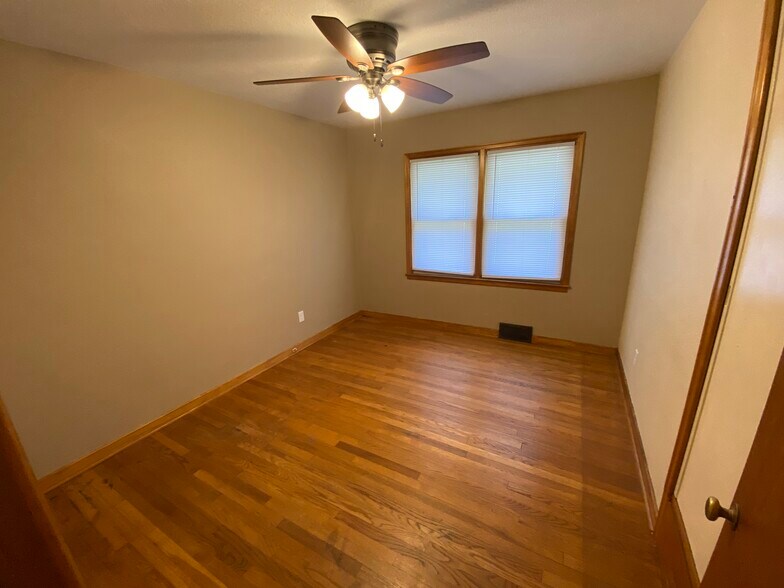 Bedroom 2 - 1305 Vine St