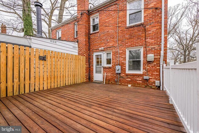 Building Photo - 5809 Mt Vernon Dr