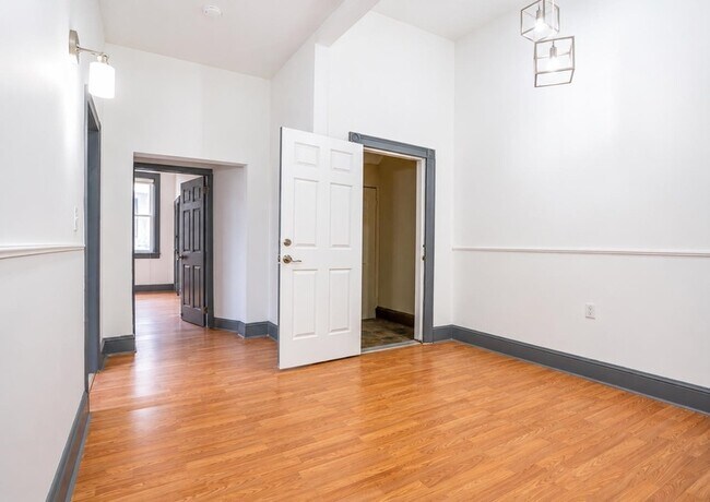 Building Photo - 814 28th St