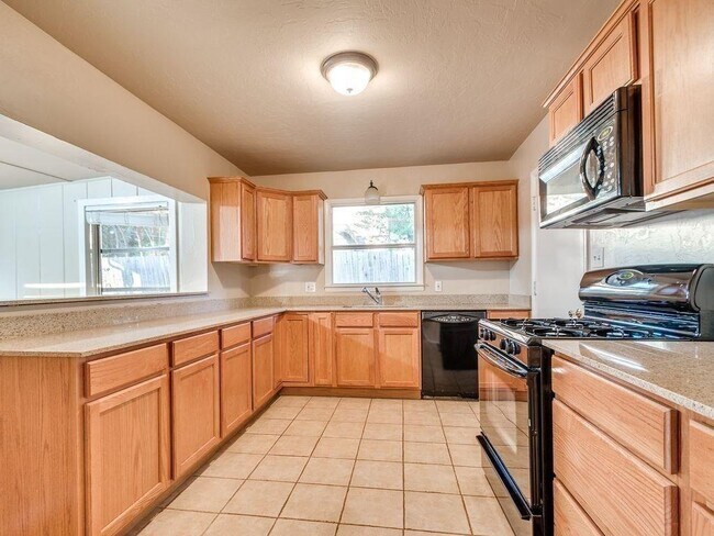 Building Photo - 2640 Manchester Dr