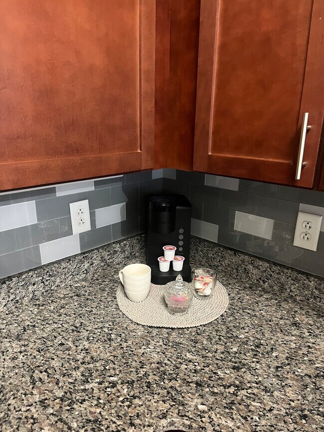 Building Photo - 3920 Sharon Rd