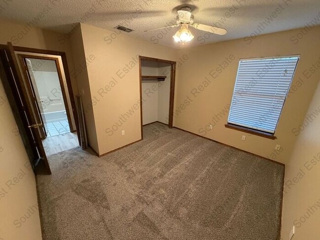 Building Photo - Cute 3 Bed 2 Bath 2 Car Garage home