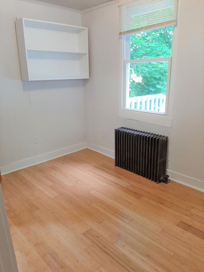 Building Photo - 222 Pleasant St