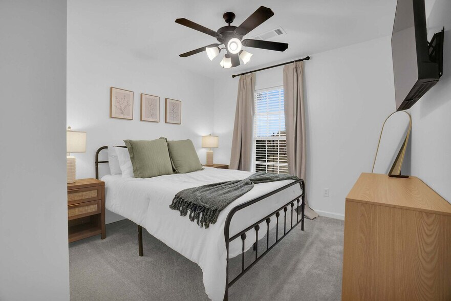 Building Photo - 8261 Dison Dr