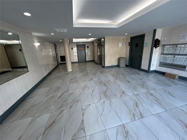 Building Photo - 1250 NE 125th St