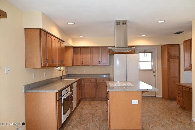 Building Photo - 8339 E Cholla St