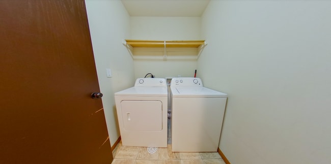 Building Photo - 3D Tour Available - Backs up to Lake + Fenced-in Yard + Stainless Steel Appliances! Available Jul...