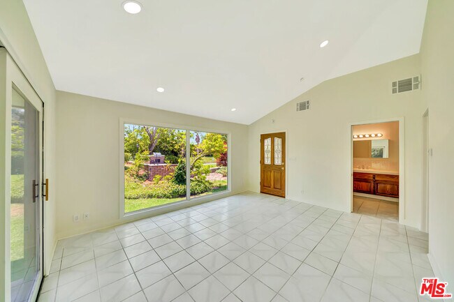 Building Photo - 1100 Rodeo Rd
