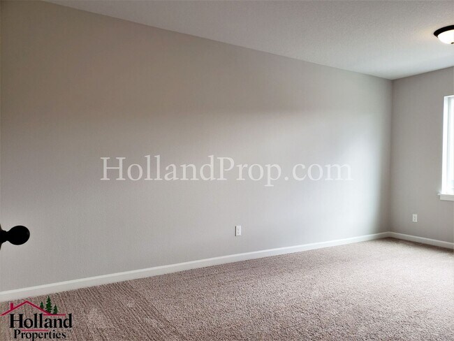Building Photo - Spacious & Stylish 4-Bedroom Home with Mod...