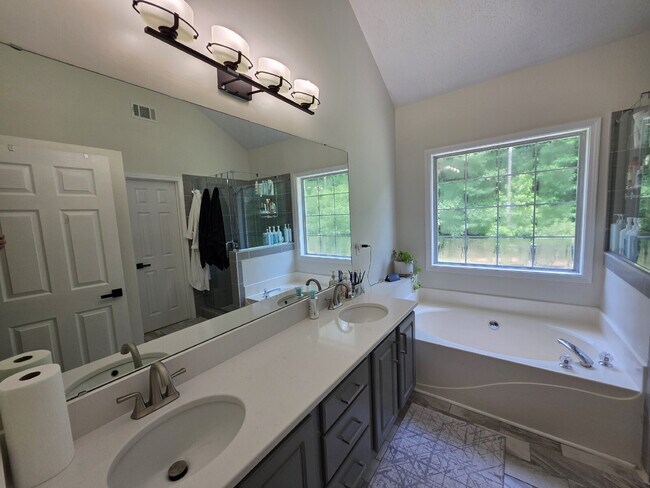 Building Photo - Stylish modern 2 story on a spacious 1 acre lot in Sharpsburg - avail Sept 1st.