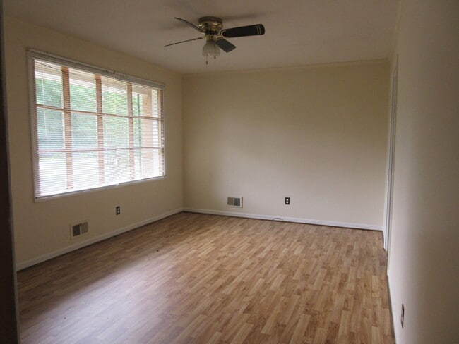Building Photo - 2416 Peach Orchard Rd