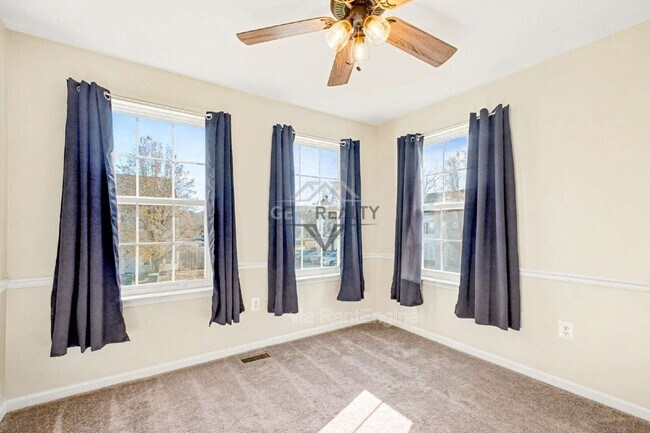 Building Photo - 5218 Drakes Ct