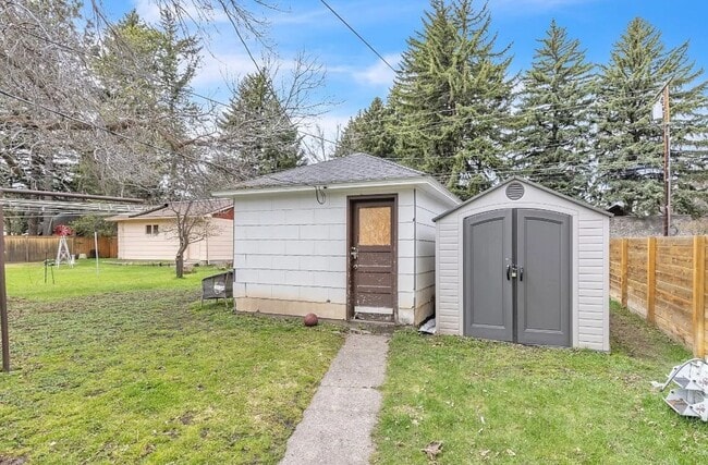 Building Photo - Private 1 bedroom