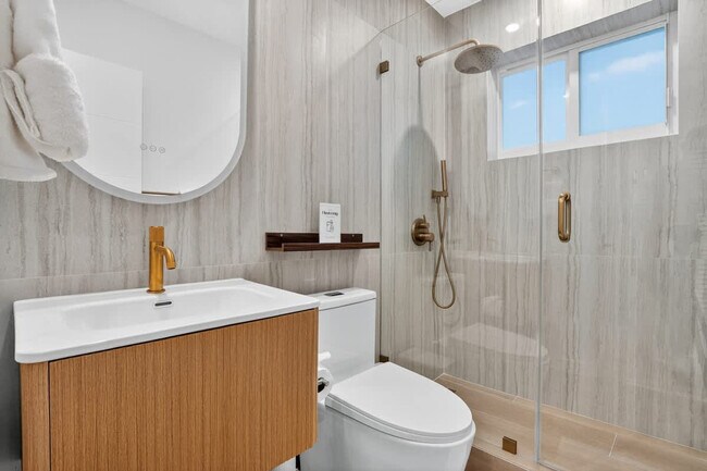 Building Photo - 5760 NE 18th Ave