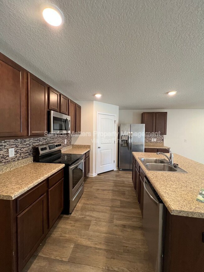 Building Photo - 4080 Roosevelt Way