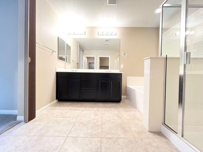 Building Photo - 10530 Siesta Key St