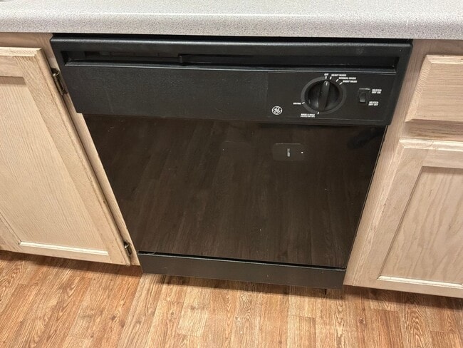 Building Photo - 3 Bedrooms 2.5 Bathrooms 2 car attached garage Gated Subdivision