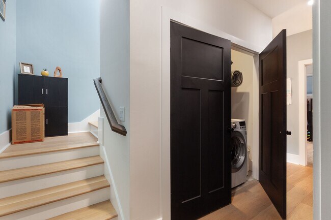 Building Photo - Stunning 4/3.5 Home in Highly Sought-After Area w/ 1300 Sq Ft of Outdoor Space!