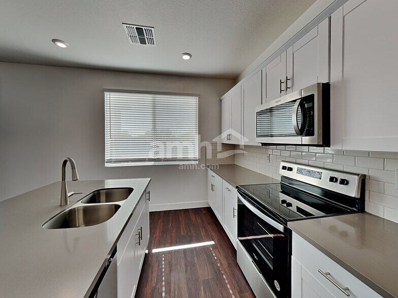Building Photo - 6510 E Paseo Alga