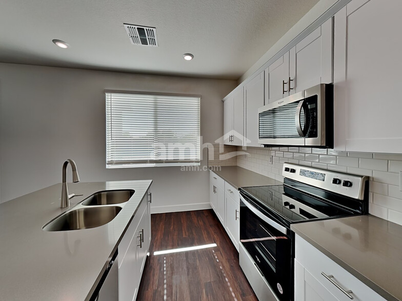 Building Photo - 9636 Harkes Dr