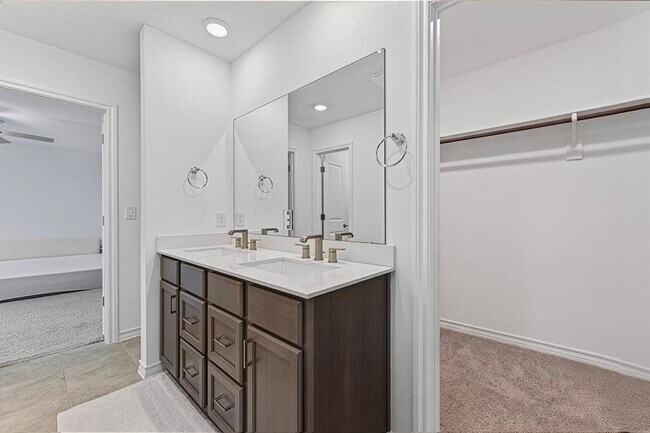 Building Photo - 2911 St Regis Dr