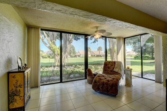 Building Photo - 5673 Fairway Park Dr