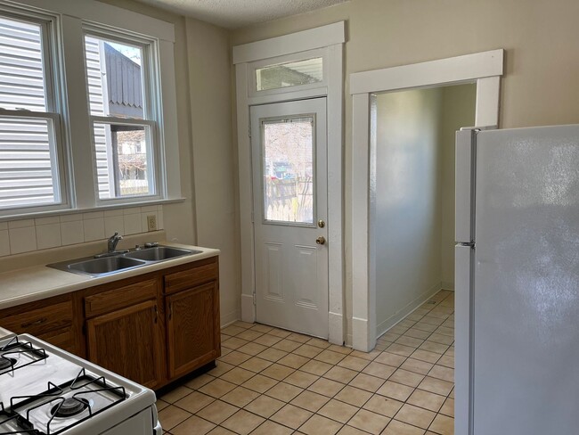 Building Photo - **REMODELED 4-BEDROOM/2-BATH HOUSE IN NORT...