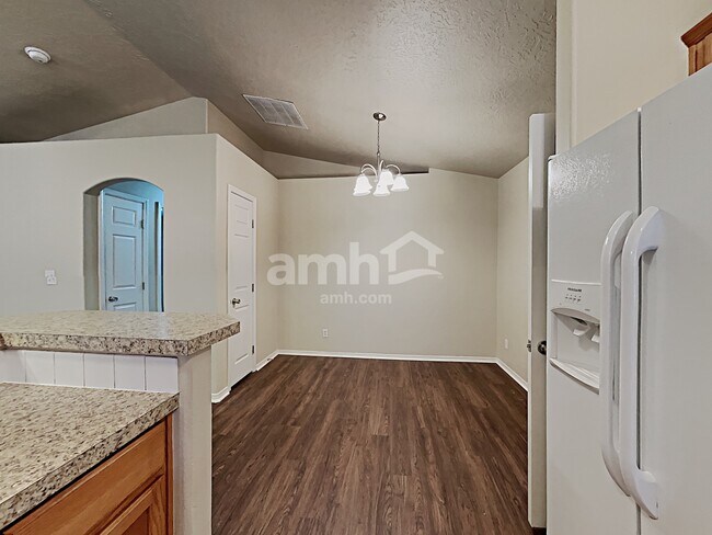 Building Photo - 3723 Hilton Street