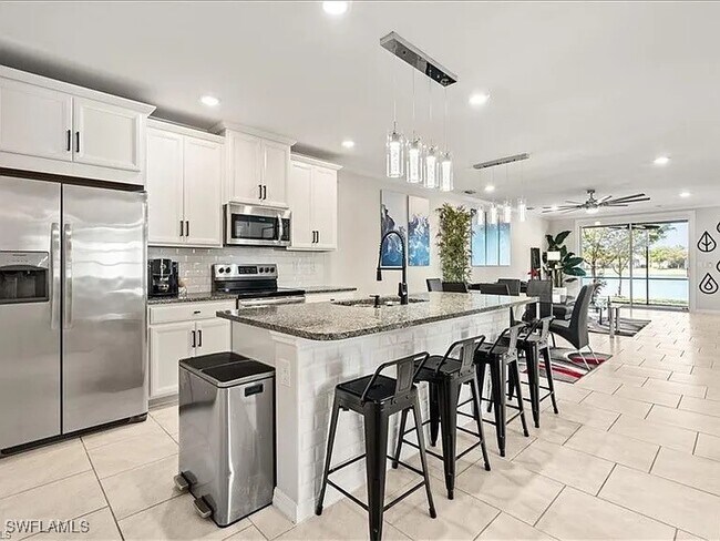 Building Photo - 14672 Edgewater Cir