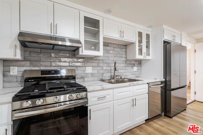 Building Photo - 4422 Melbourne Ave