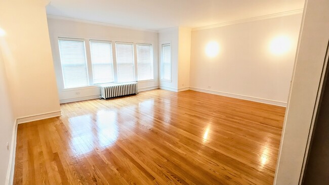 Building Photo - 4011 N Avers Ave