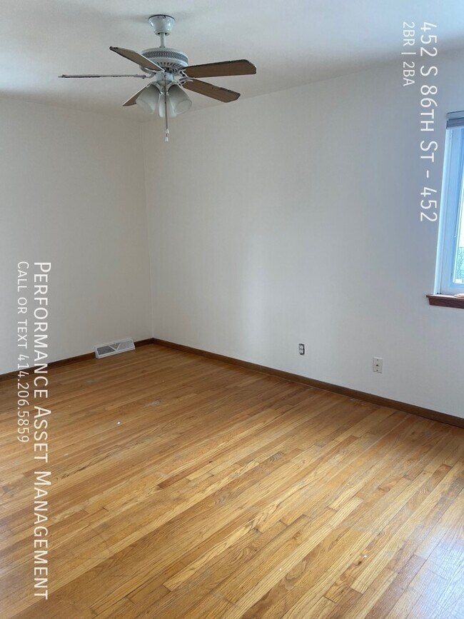 Building Photo - Charming 2 bed / 2bathTownhouse Apartment