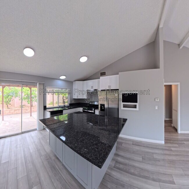 Building Photo - 5025 Pearblossom Dr