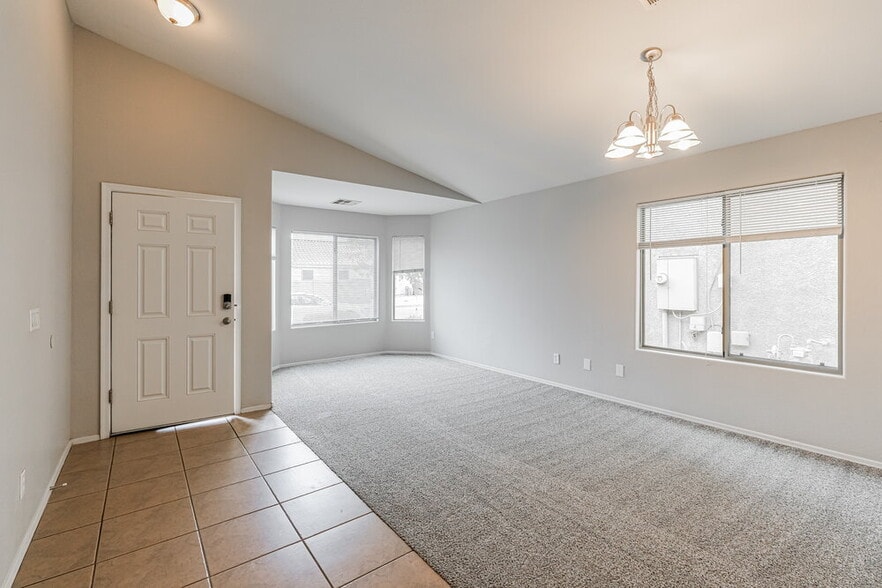 Building Photo - 7814 S 72nd Ln