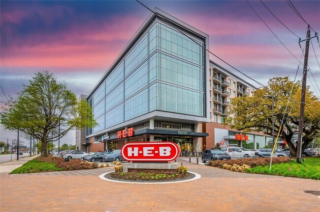 Walking Distance To Buffalo Heights HEB & Roastery Coffee & Bakery! - 643 Hartman St