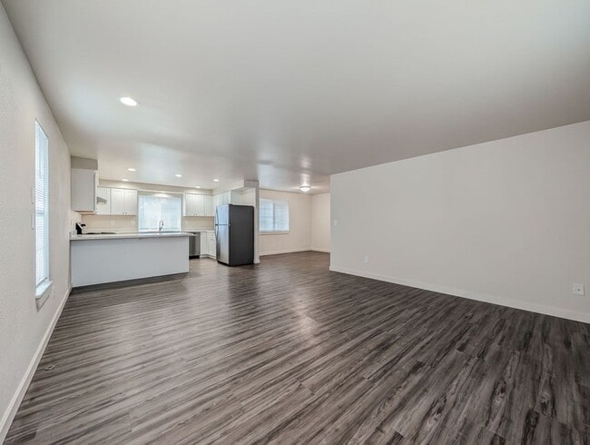 Building Photo - 5411 99th Pl NE