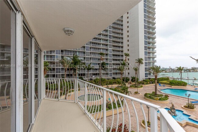 Building Photo - 7601 E Treasure Dr