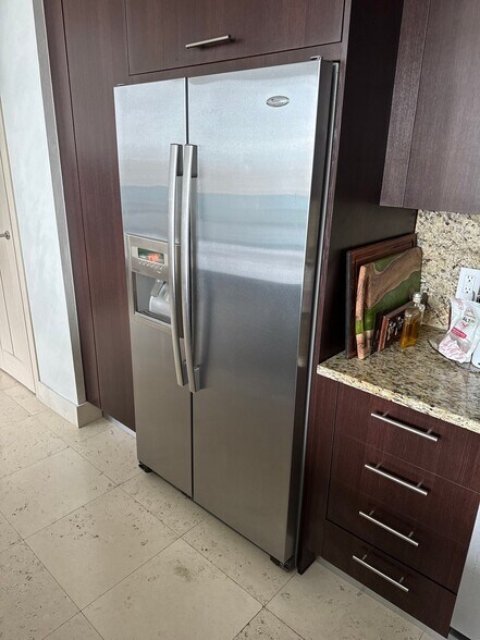 Building Photo - 1945 S Ocean Dr