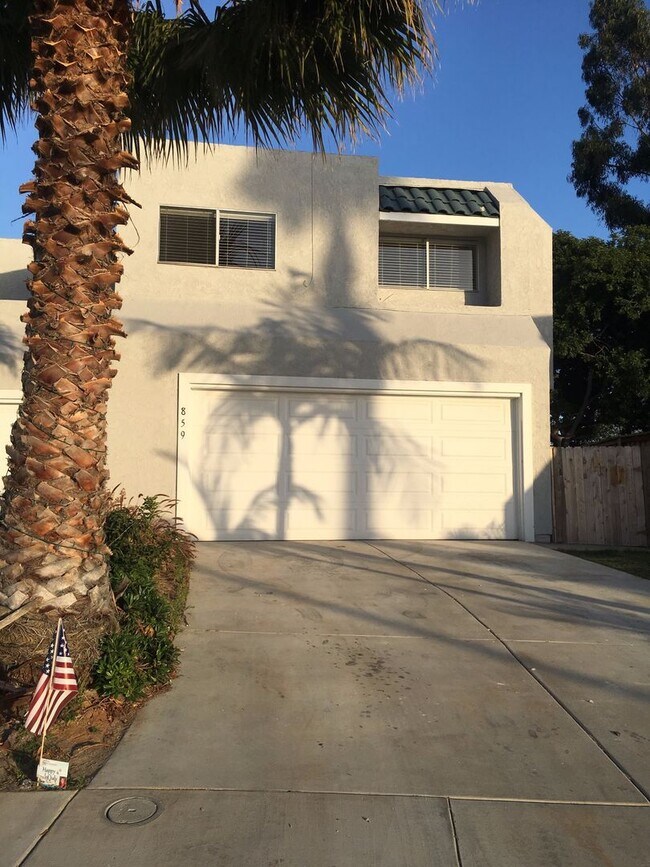 Building Photo - 859-861 Mola Vista Way